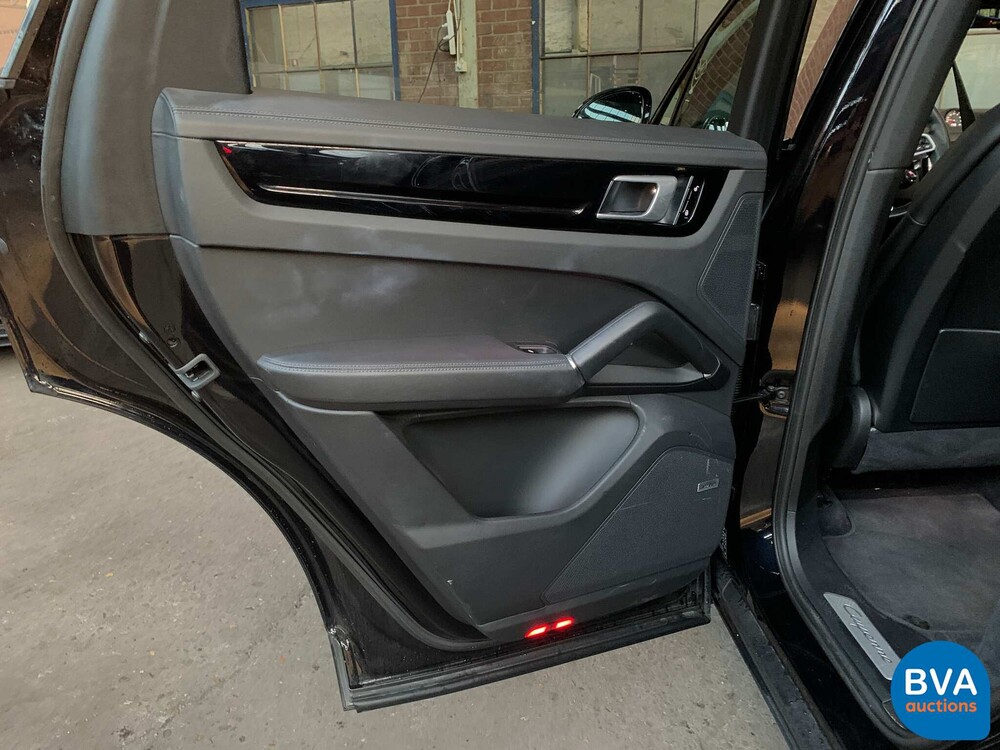 Porsche Cayenne S SportChrono 2.9 V6 441 PS 2018 Org.-Nr. NL-NW-MODELL, RT-808-G.