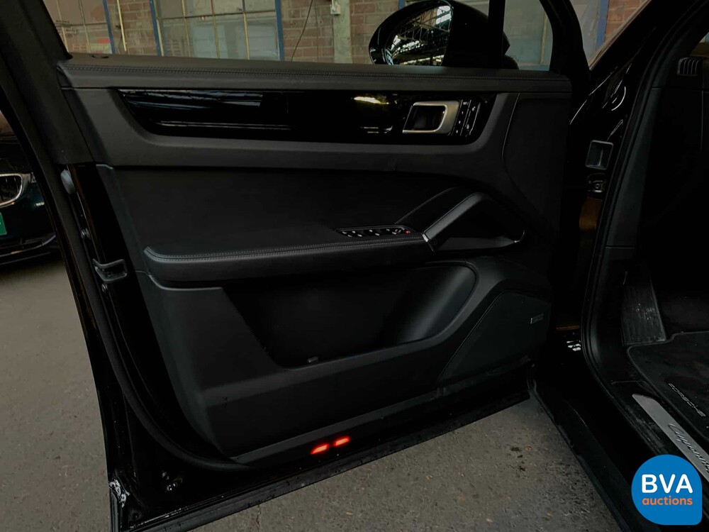 Porsche Cayenne S SportChrono 2.9 V6 441 PS 2018 Org.-Nr. NL-NW-MODELL, RT-808-G.