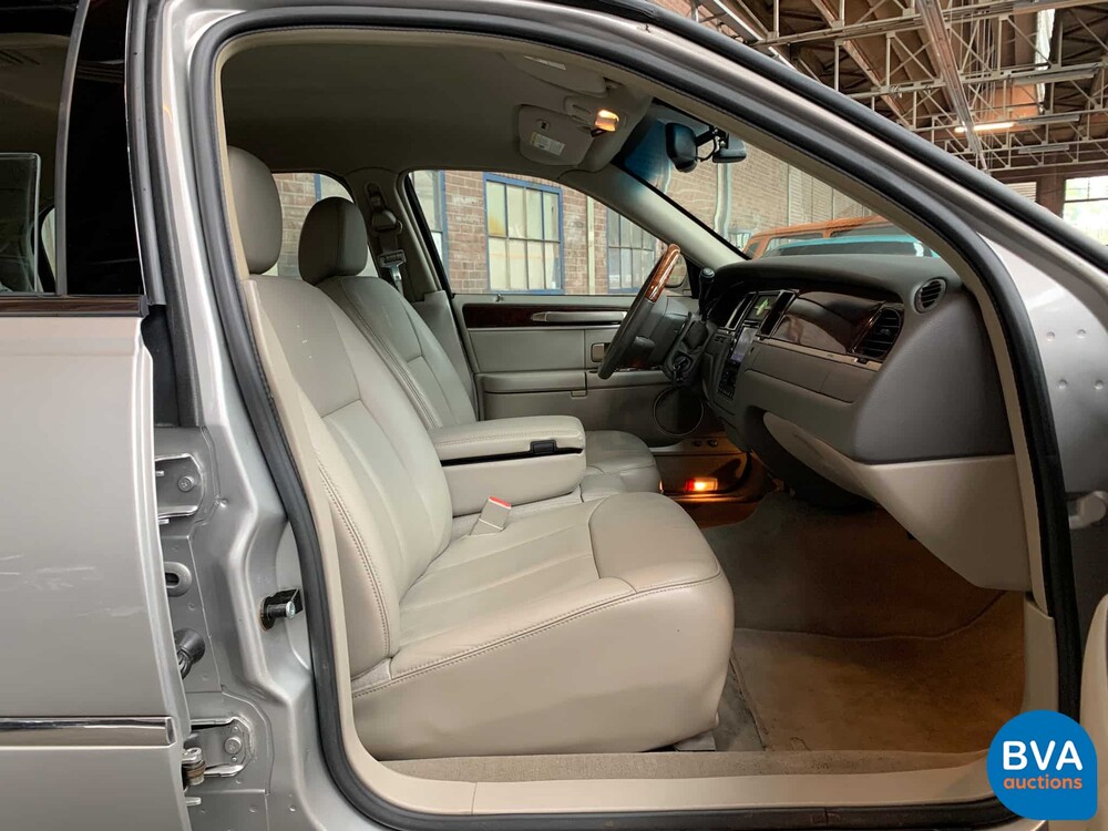 Lincoln Town Car Signature L4.6 V8 Extended 2008, 06-ZP-HH.