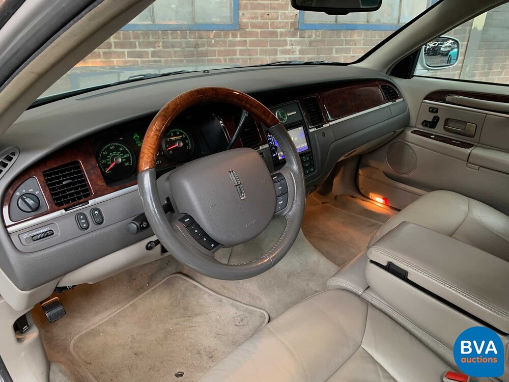 Lincoln Town Car Signature L4.6 V8 Extended 2008, 06-ZP-HH.