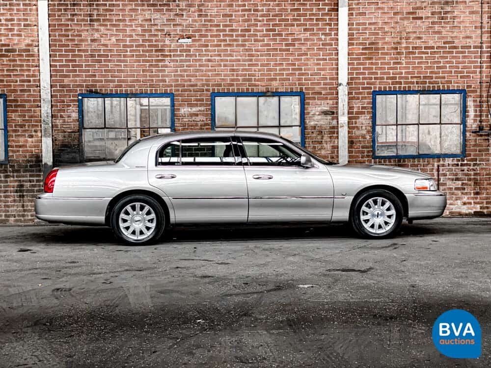 Lincoln Town Car Signature L4.6 V8 Extended 2008, 06-ZP-HH.