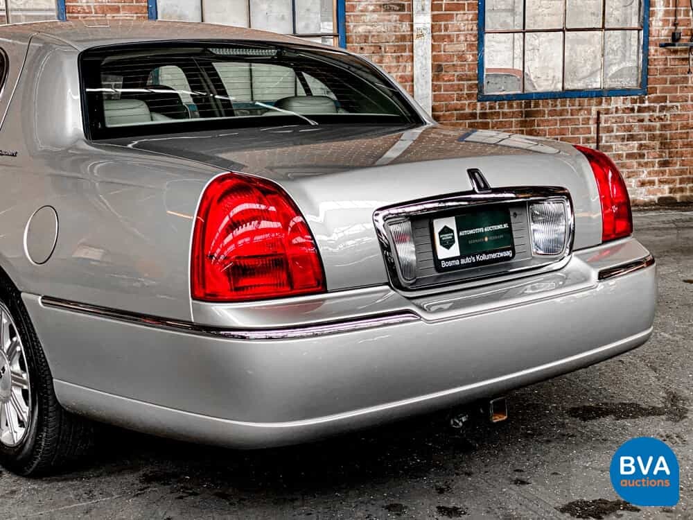 Lincoln Town Car Signature L4.6 V8 Extended 2008, 06-ZP-HH.