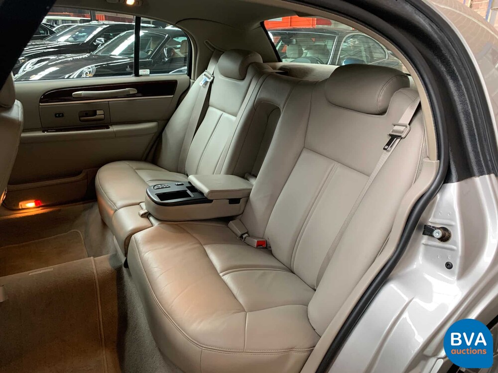 Lincoln Town Car Signature L4.6 V8 Extended 2008, 06-ZP-HH.