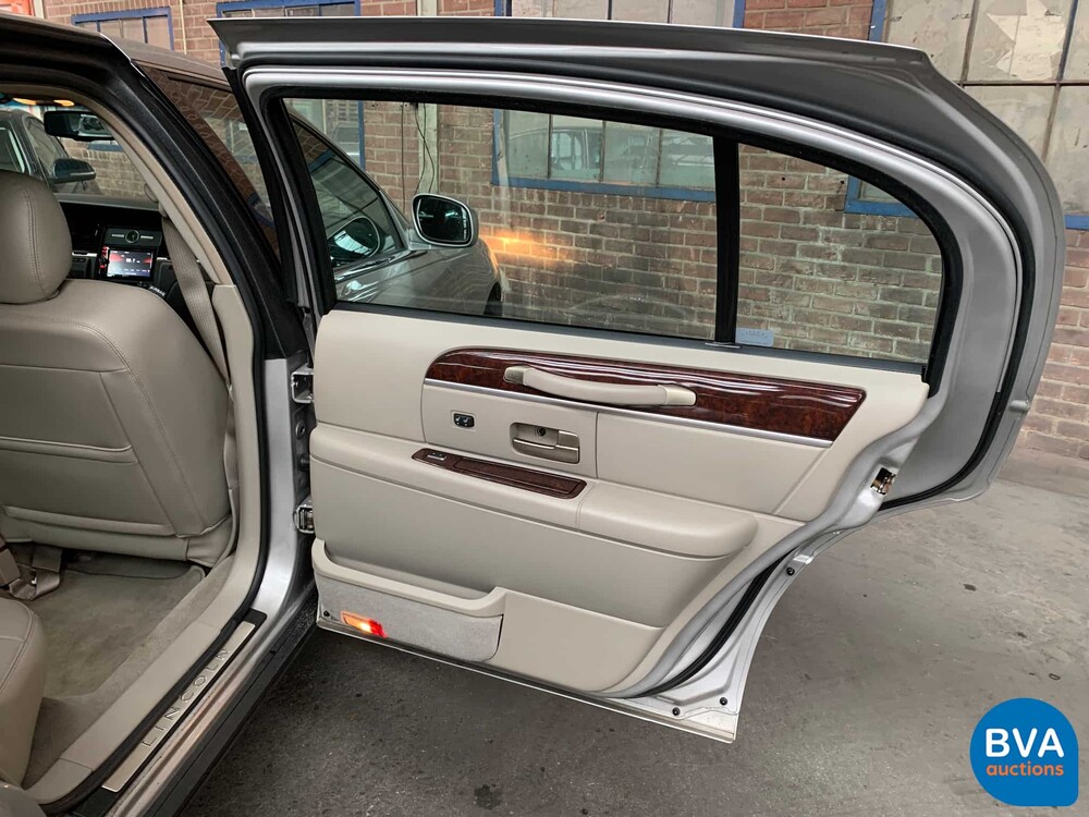 Lincoln Town Car Signature L4.6 V8 Extended 2008, 06-ZP-HH.