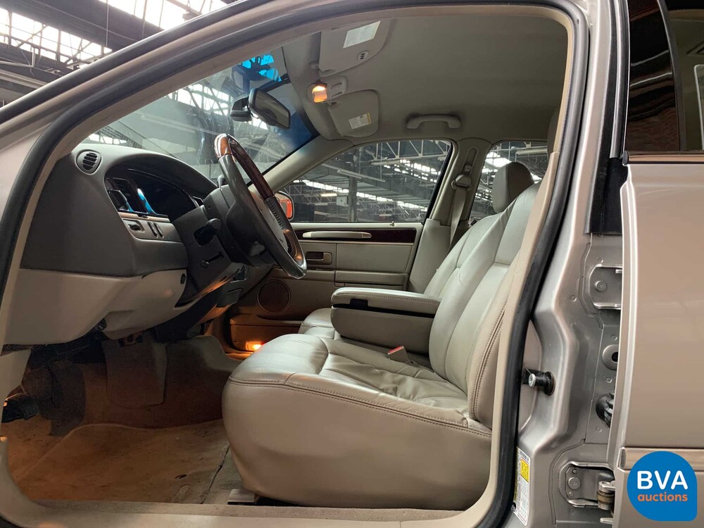 Lincoln Town Car Signature L4.6 V8 Extended 2008, 06-ZP-HH.