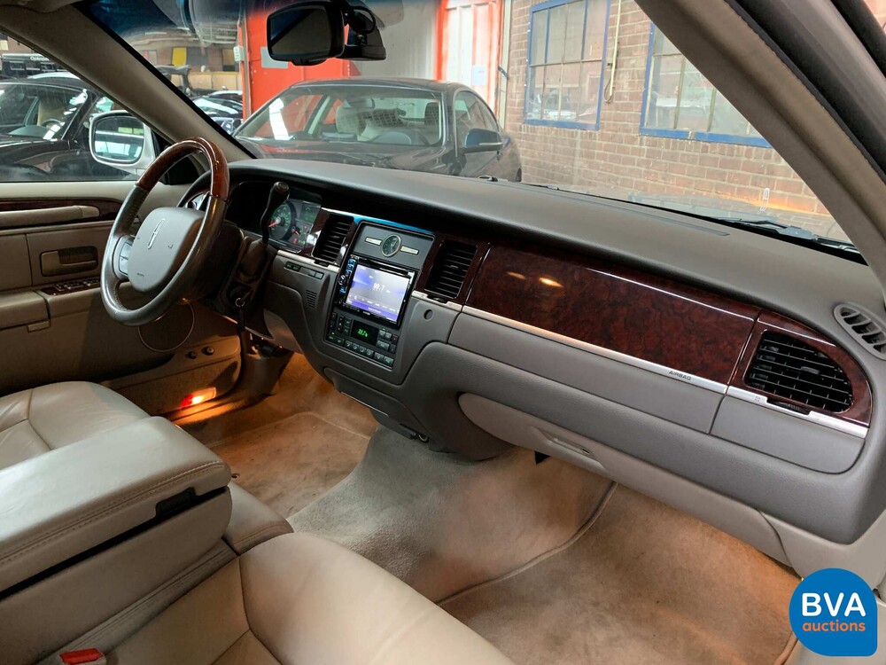 Lincoln Town Car Signature L4.6 V8 Extended 2008, 06-ZP-HH.