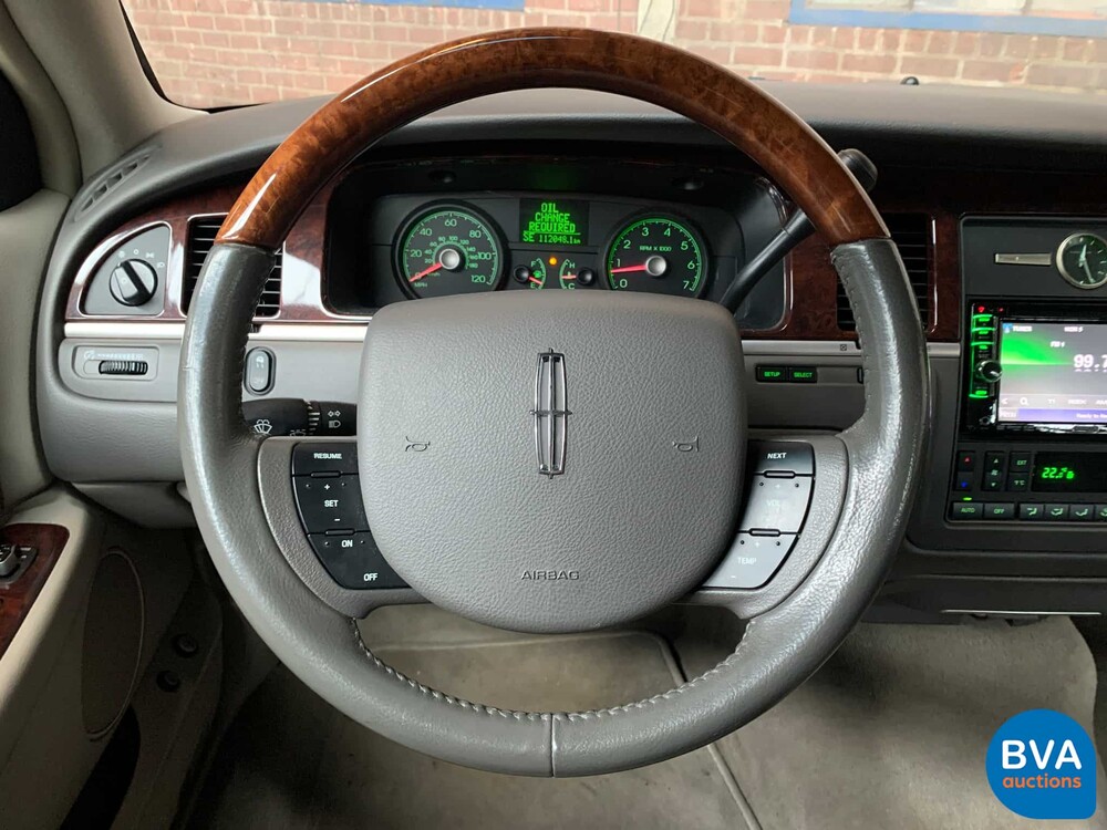 Lincoln Town Car Signature L4.6 V8 Extended 2008, 06-ZP-HH.