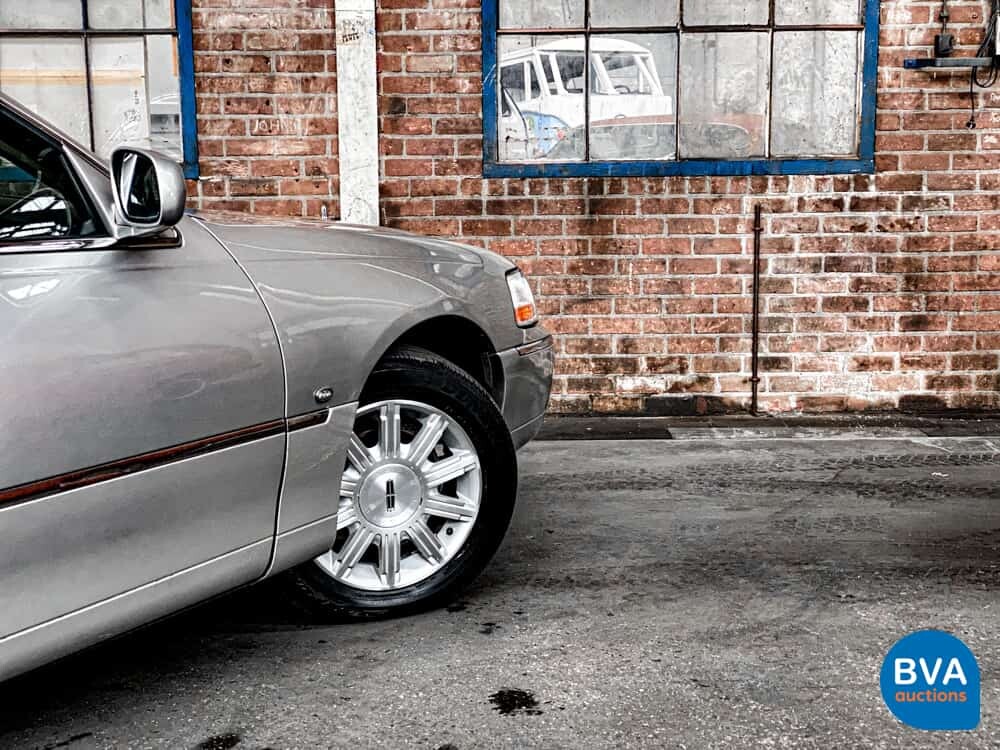 Lincoln Town Car Signature L4.6 V8 Extended 2008, 06-ZP-HH.