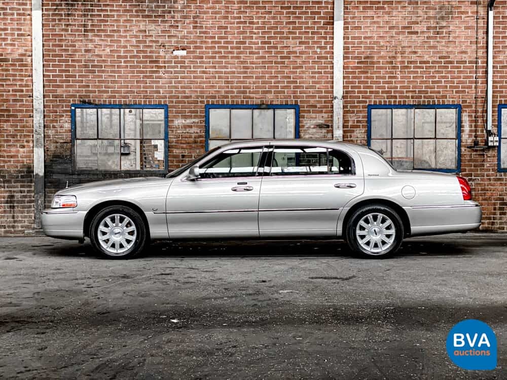 Lincoln Town Car Signature L4.6 V8 Extended 2008, 06-ZP-HH.