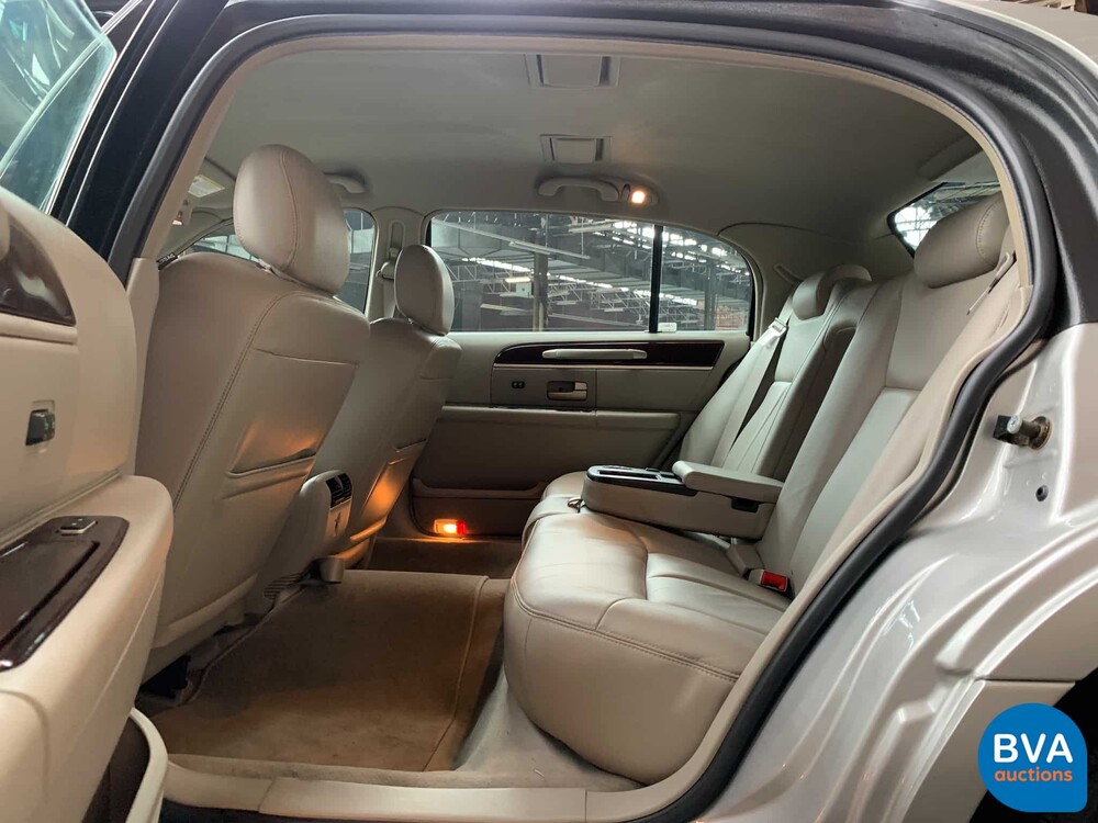 Lincoln Town Car Signature L4.6 V8 Extended 2008, 06-ZP-HH.