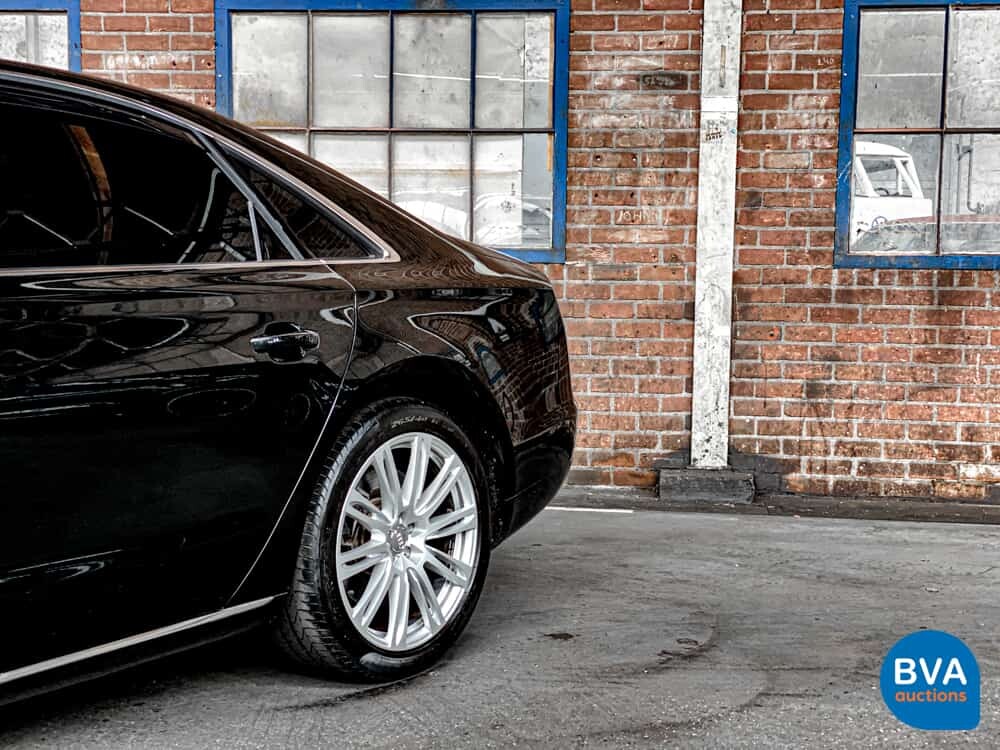 Audi A8 4.2 FSI Quattro Pro Line V8 372 PS 2011.