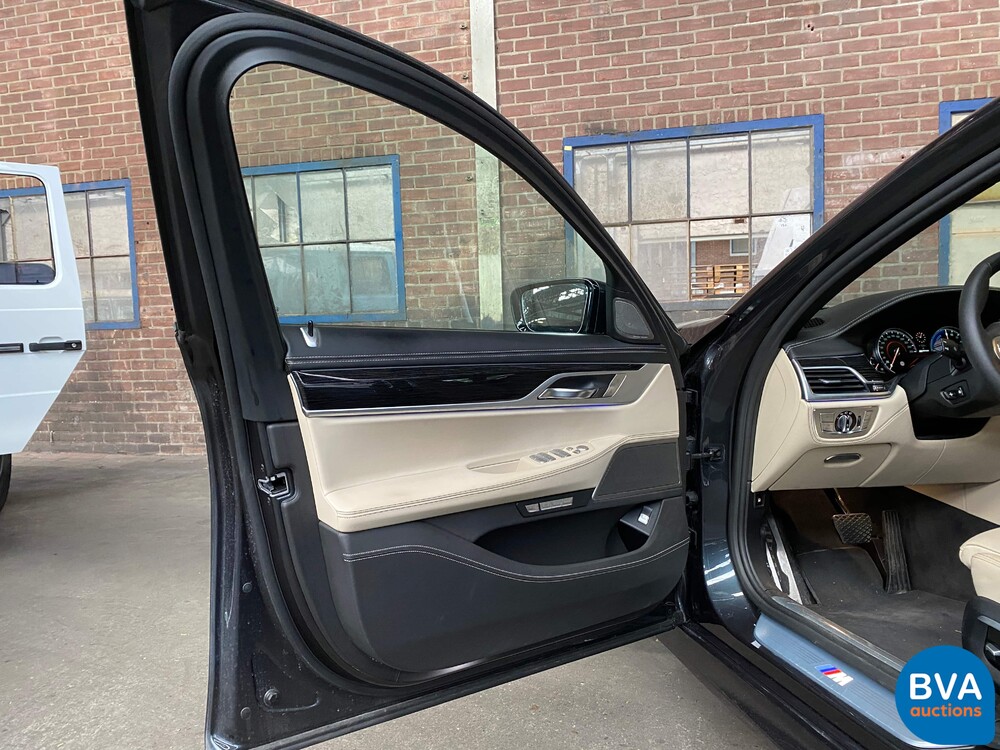 BMW 740e M-Sport 326pk Hybrid 2016 iPerformance Individual 7er, NL-Zulassung.