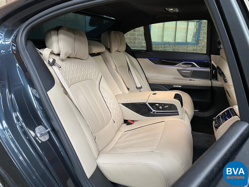 BMW 740e M-Sport 326pk Hybrid 2016 iPerformance Individual 7er, NL-Zulassung.