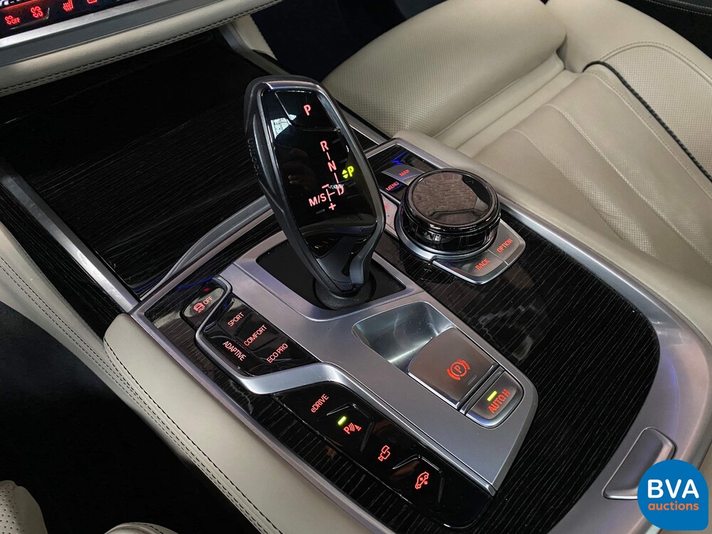 BMW 740e M-Sport 326pk Hybrid 2016 iPerformance Individual 7er, NL-Zulassung.