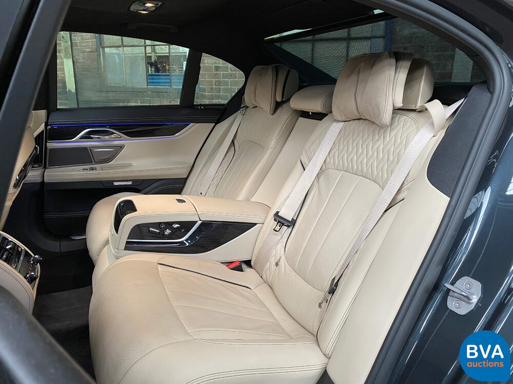 BMW 740e M-Sport 326pk Hybrid 2016 iPerformance Individual 7er, NL-Zulassung.