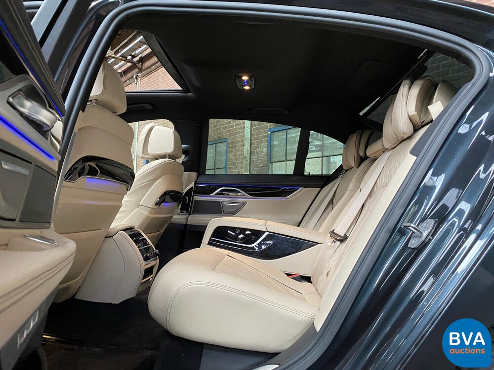 BMW 740e M-Sport 326pk Hybrid 2016 iPerformance Individual 7er, NL-Zulassung.