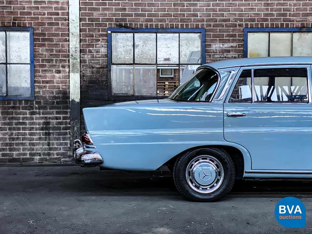 Mercedes-Benz 230 W110 Limousine 120 PS 1966, DE-24-94.
