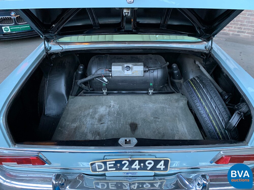 Mercedes-Benz 230 W110 Limousine 120 PS 1966, DE-24-94.