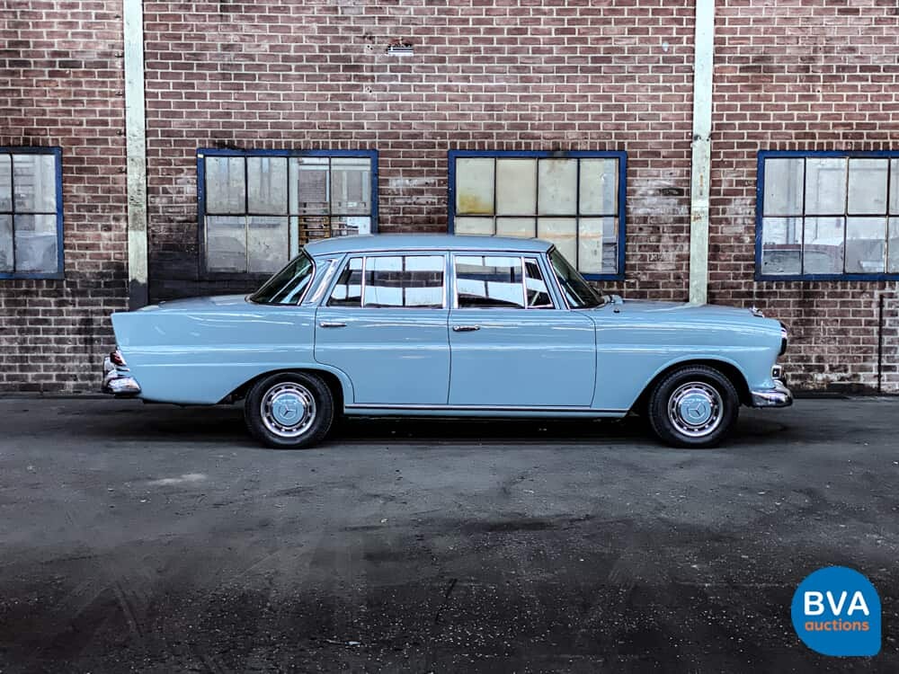 Mercedes-Benz 230 W110 Limousine 120 PS 1966, DE-24-94.
