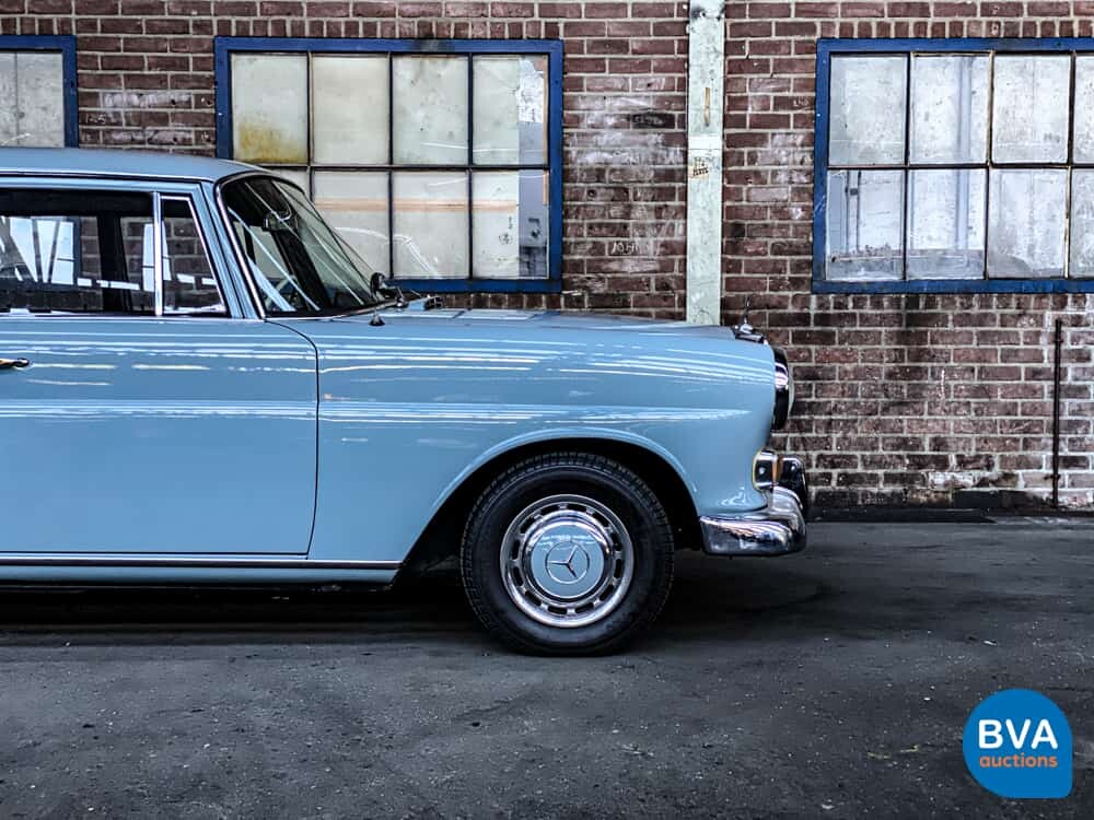 Mercedes-Benz 230 W110 Limousine 120 PS 1966, DE-24-94.