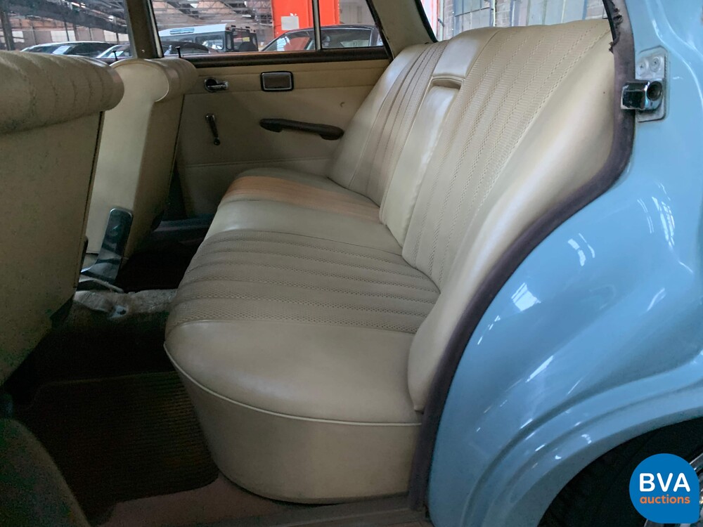 Mercedes-Benz 230 W110 Limousine 120 PS 1966, DE-24-94.