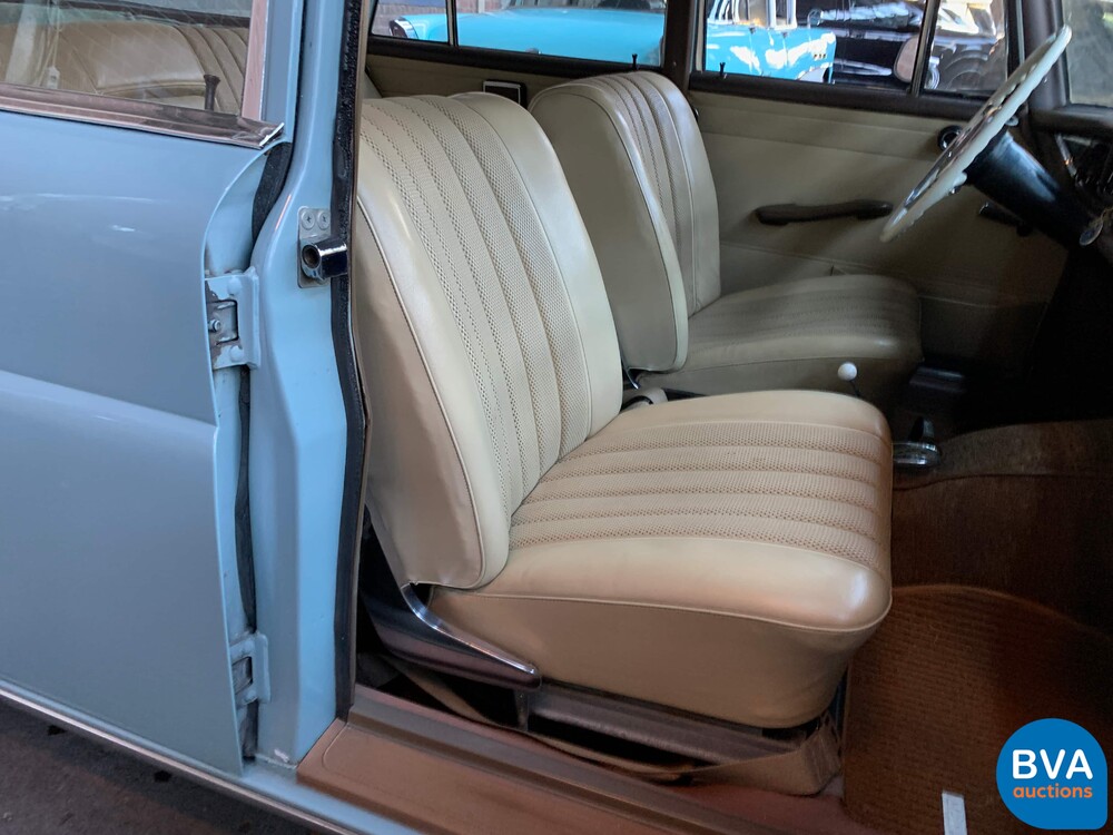 Mercedes-Benz 230 W110 Limousine 120 PS 1966, DE-24-94.