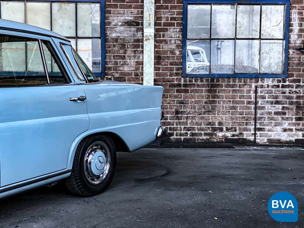 Mercedes-Benz 230 W110 Limousine 120 PS 1966, DE-24-94.