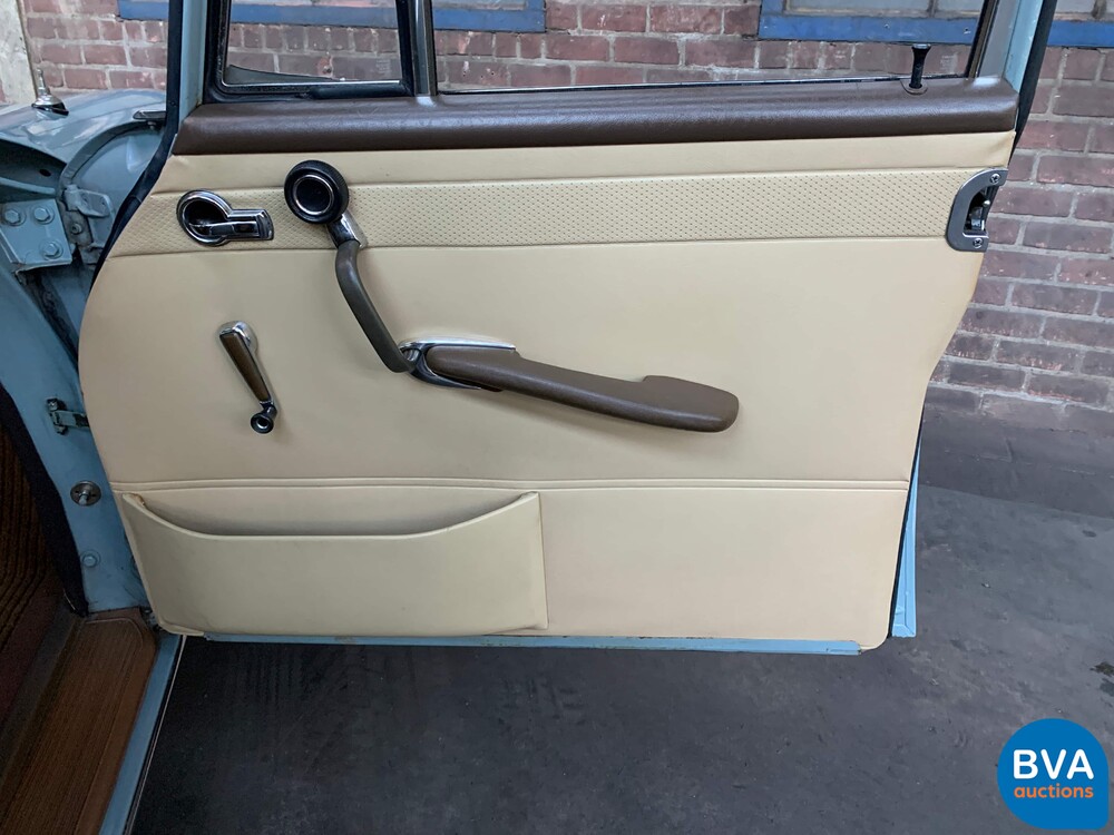 Mercedes-Benz 230 W110 Limousine 120 PS 1966, DE-24-94.