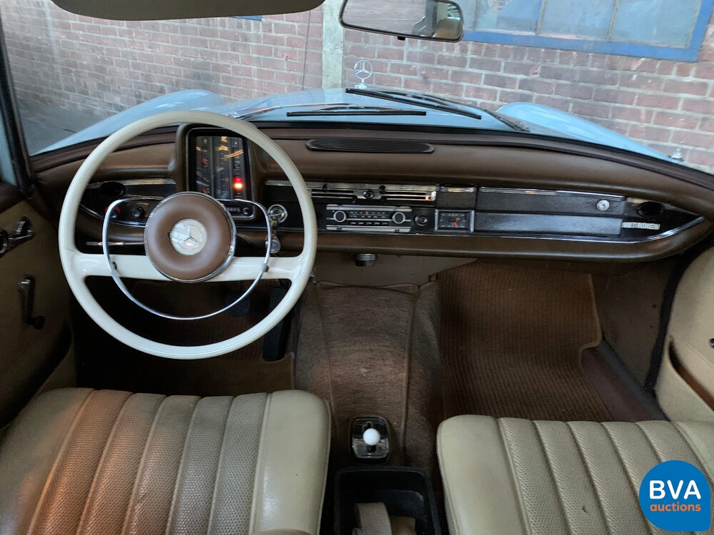 Mercedes-Benz 230 W110 Limousine 120 PS 1966, DE-24-94.