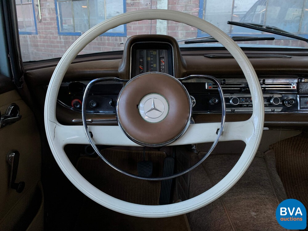 Mercedes-Benz 230 W110 Limousine 120 PS 1966, DE-24-94.