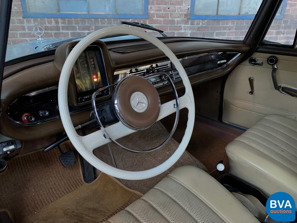 Mercedes-Benz 230 W110 Limousine 120 PS 1966, DE-24-94.