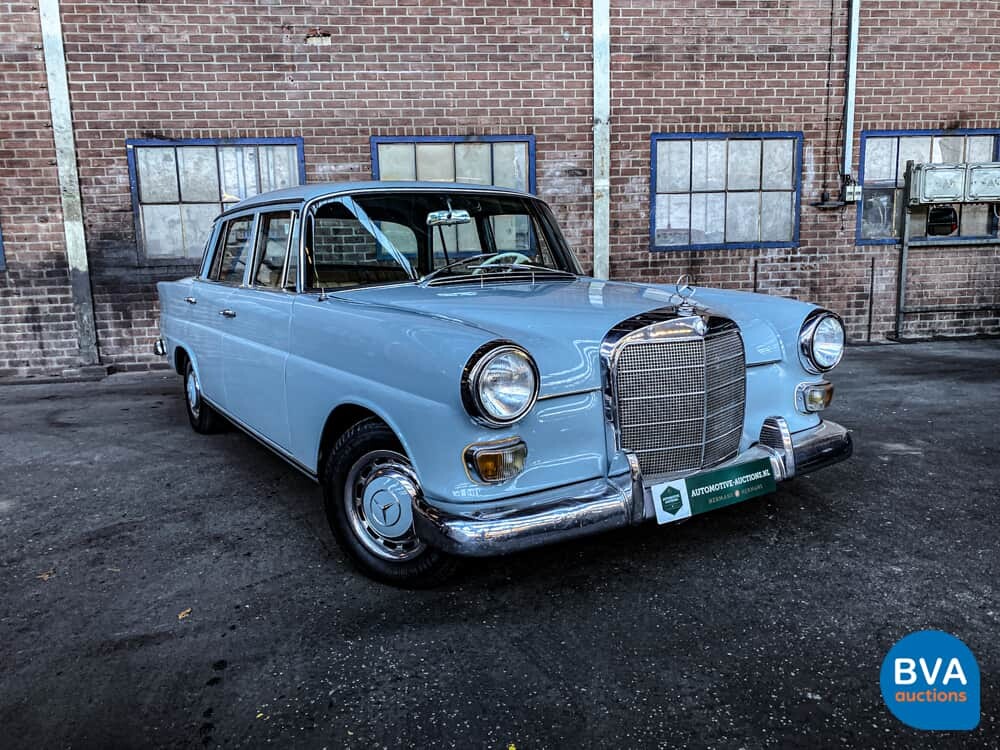 Mercedes-Benz 230 W110 Limousine 120 PS 1966, DE-24-94.