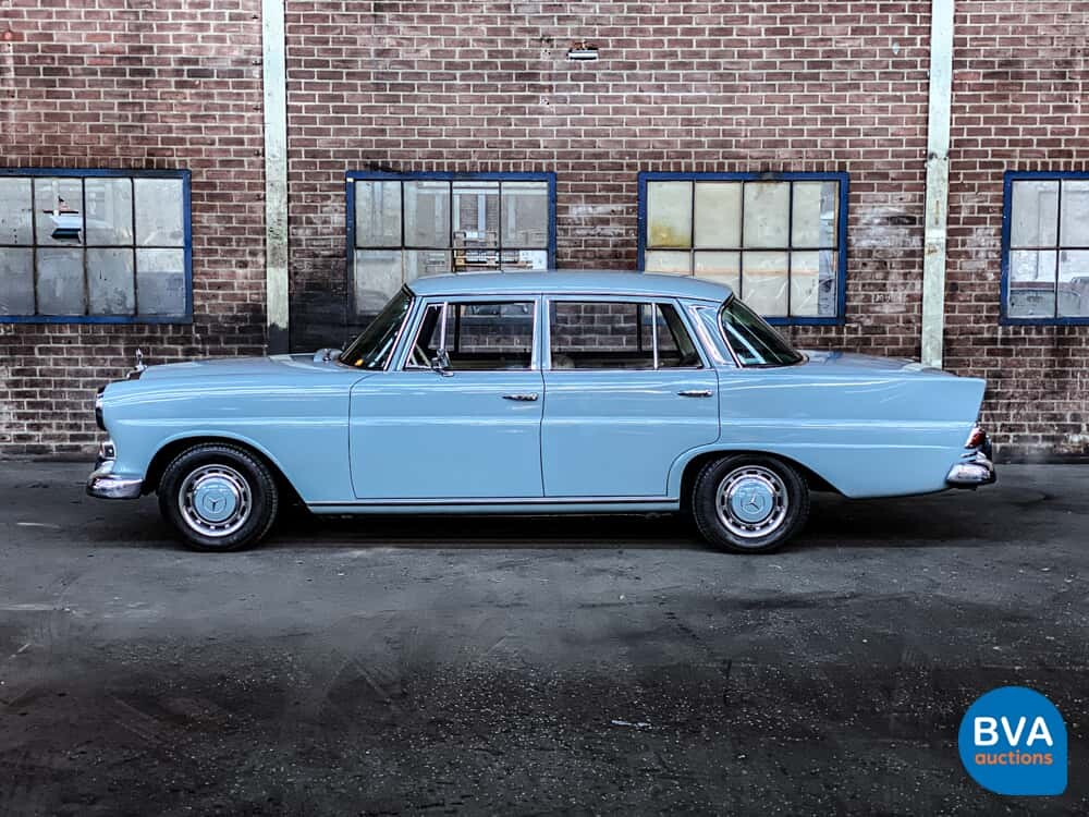 Mercedes-Benz 230 W110 Limousine 120 PS 1966, DE-24-94.