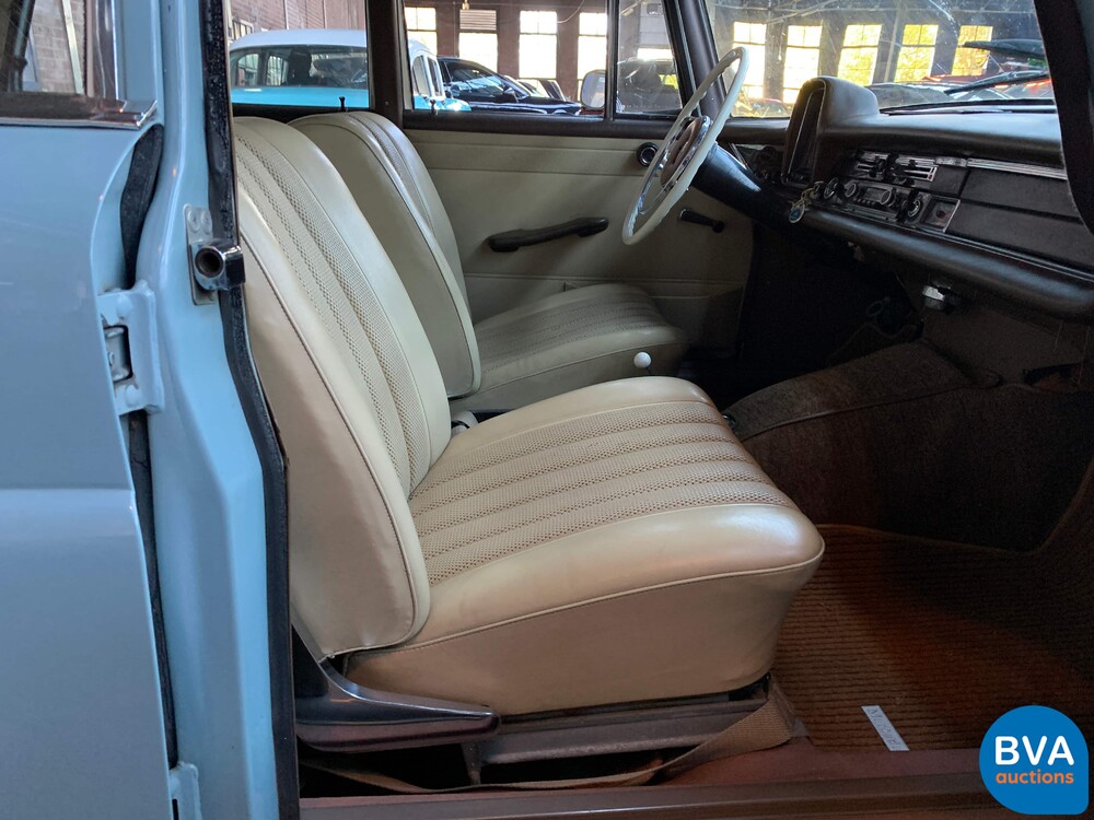 Mercedes-Benz 230 W110 Limousine 120 PS 1966, DE-24-94.