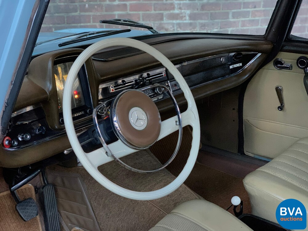 Mercedes-Benz 230 W110 Limousine 120 PS 1966, DE-24-94.