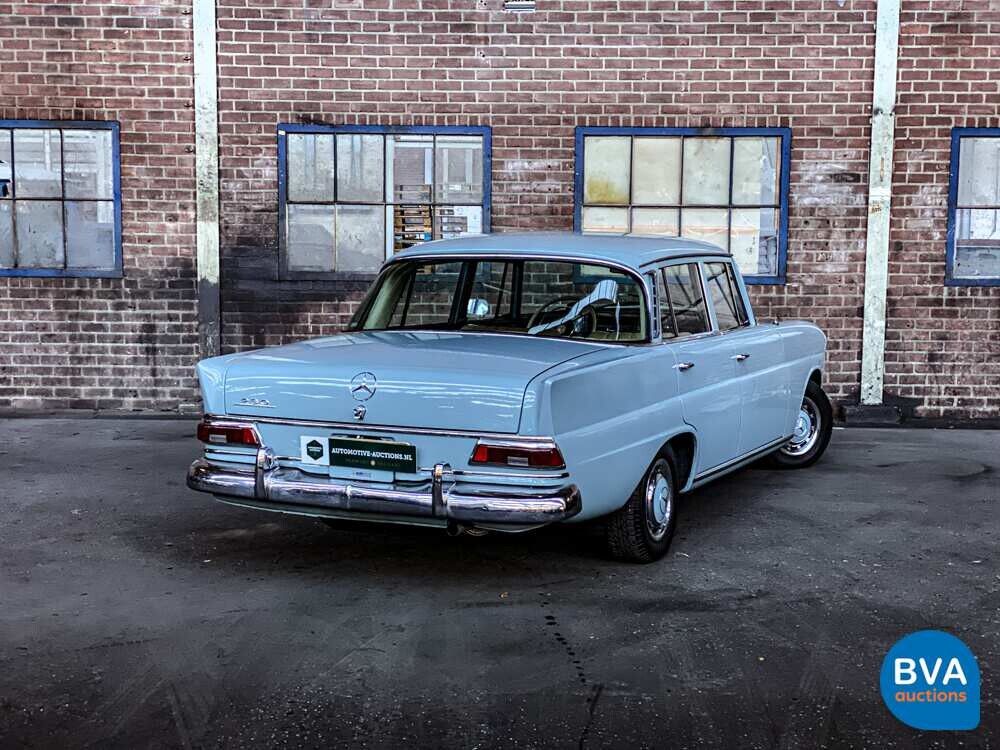 Mercedes-Benz 230 W110 Limousine 120 PS 1966, DE-24-94.