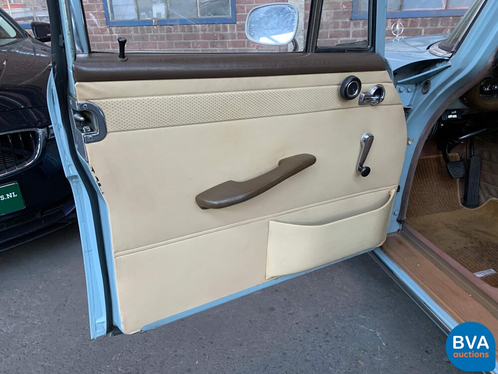 Mercedes-Benz 230 W110 Limousine 120 PS 1966, DE-24-94.