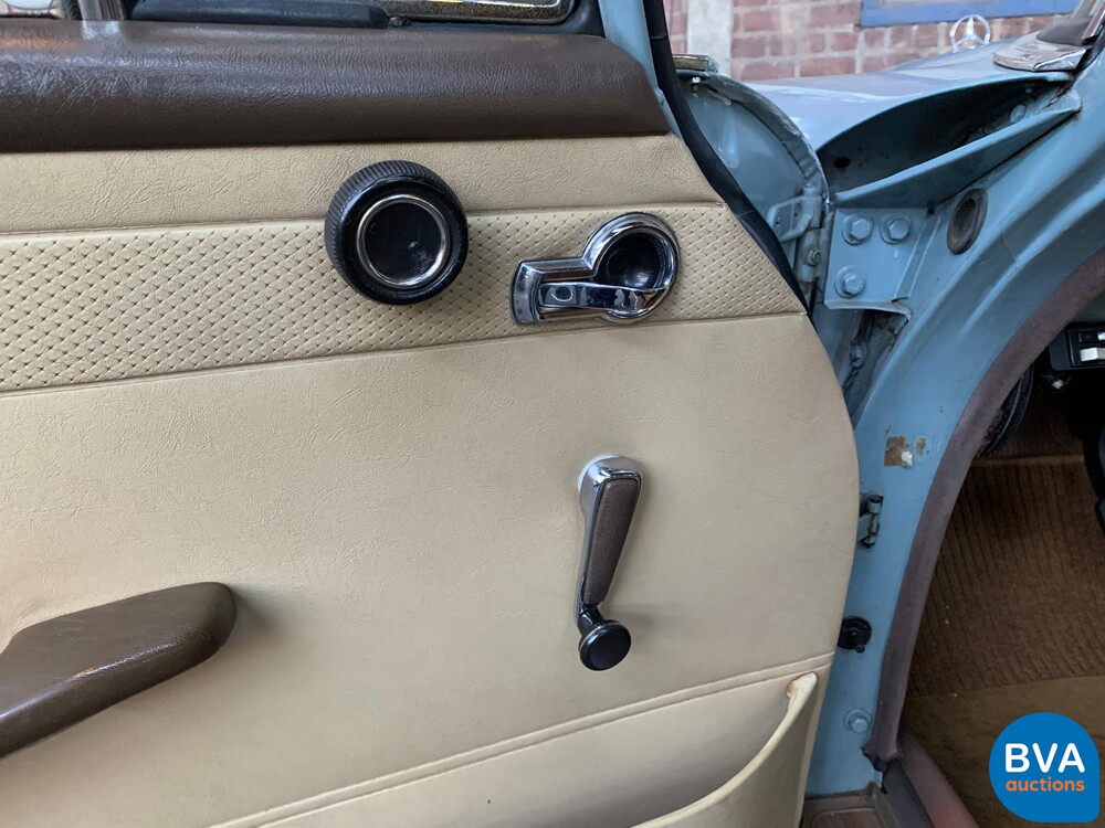 Mercedes-Benz 230 W110 Limousine 120 PS 1966, DE-24-94.