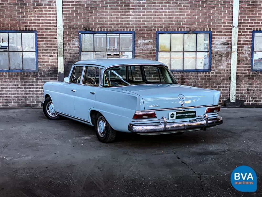 Mercedes-Benz 230 W110 Limousine 120 PS 1966, DE-24-94.