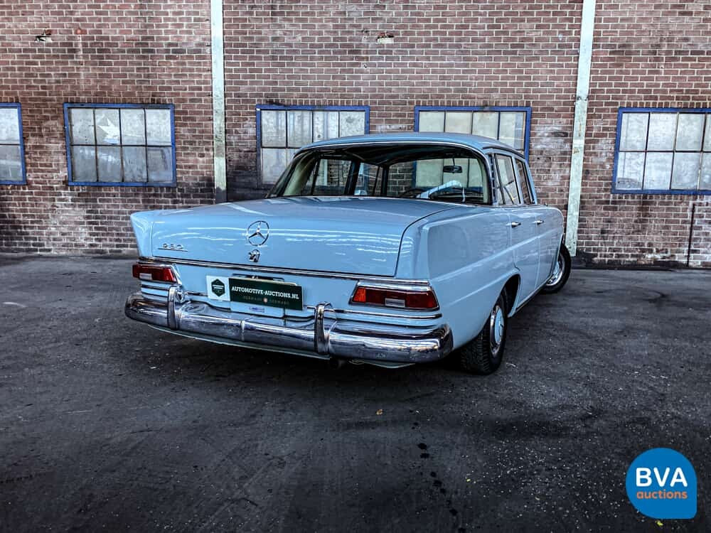 Mercedes-Benz 230 W110 Limousine 120 PS 1966, DE-24-94.