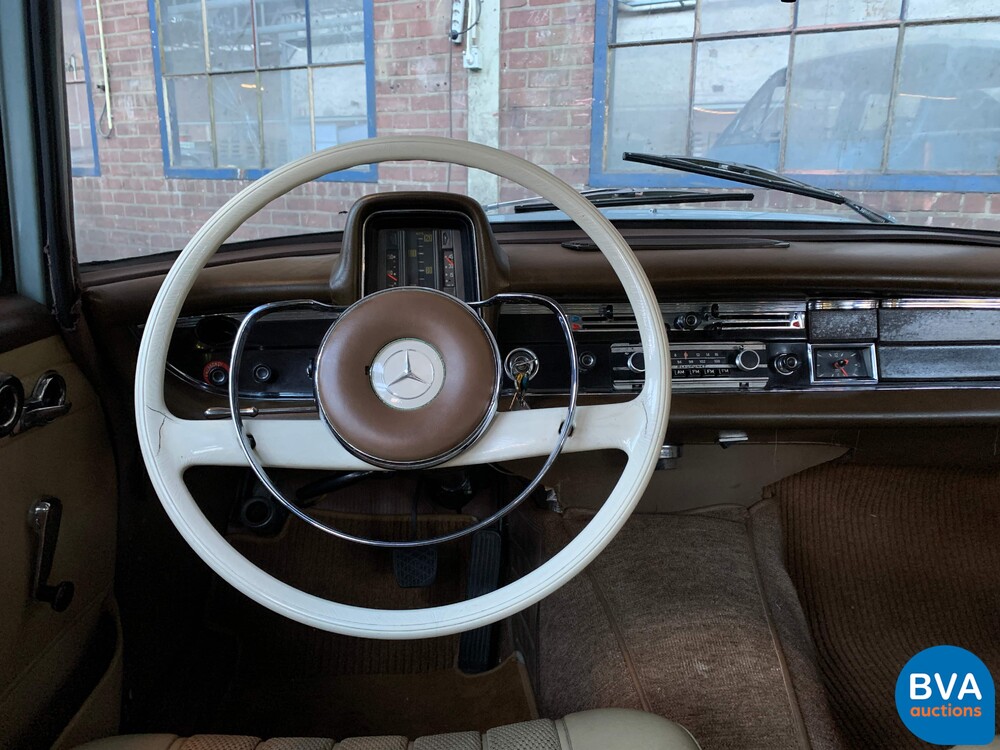 Mercedes-Benz 230 W110 Limousine 120 PS 1966, DE-24-94.