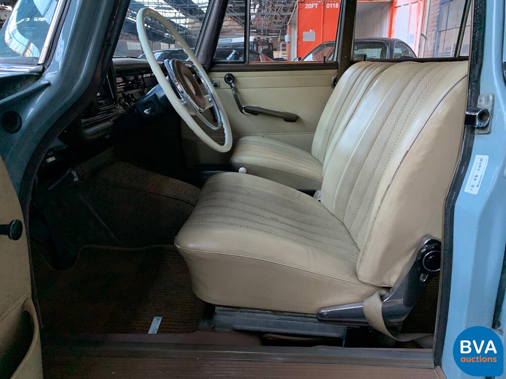 Mercedes-Benz 230 W110 Limousine 120 PS 1966, DE-24-94.