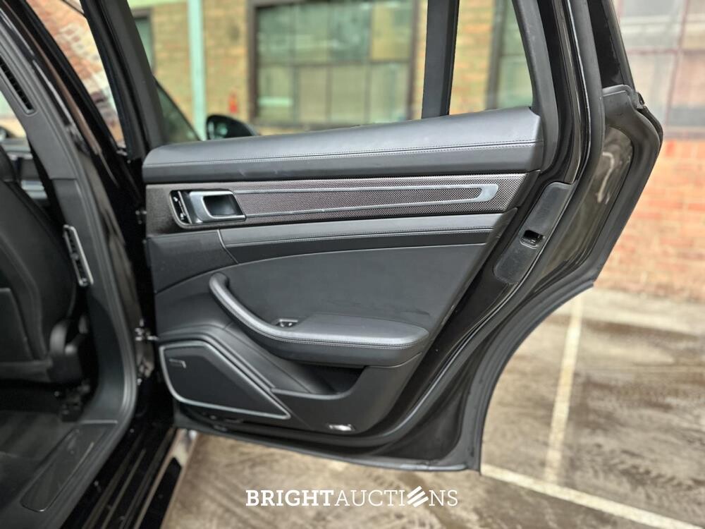 Porsche Panamera Sport Turismo 4S 2.9 V6 441pk 2018, J-376-JS