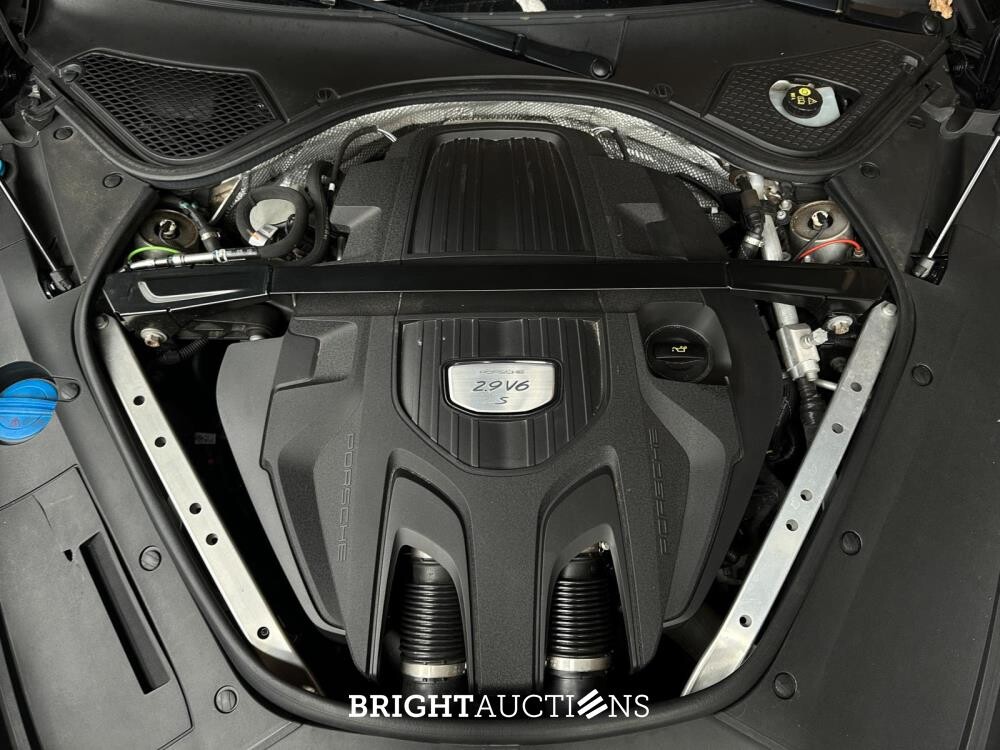 Porsche Panamera Sport Turismo 4S 2.9 V6 441pk 2018, J-376-JS