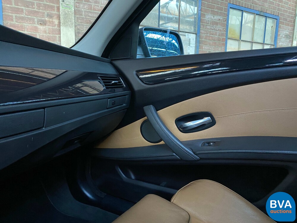 BMW 5-serie Touring 525i Business Line 218pk 2008, 24-ZL-BD