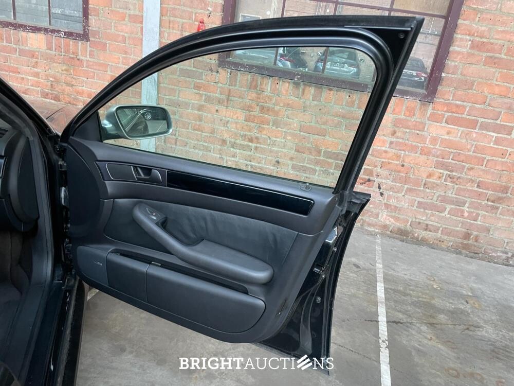 Audi RS6 Avant 4.2 V8 Quattro 450pk 2003, 20-LL-ZB Youngtimer