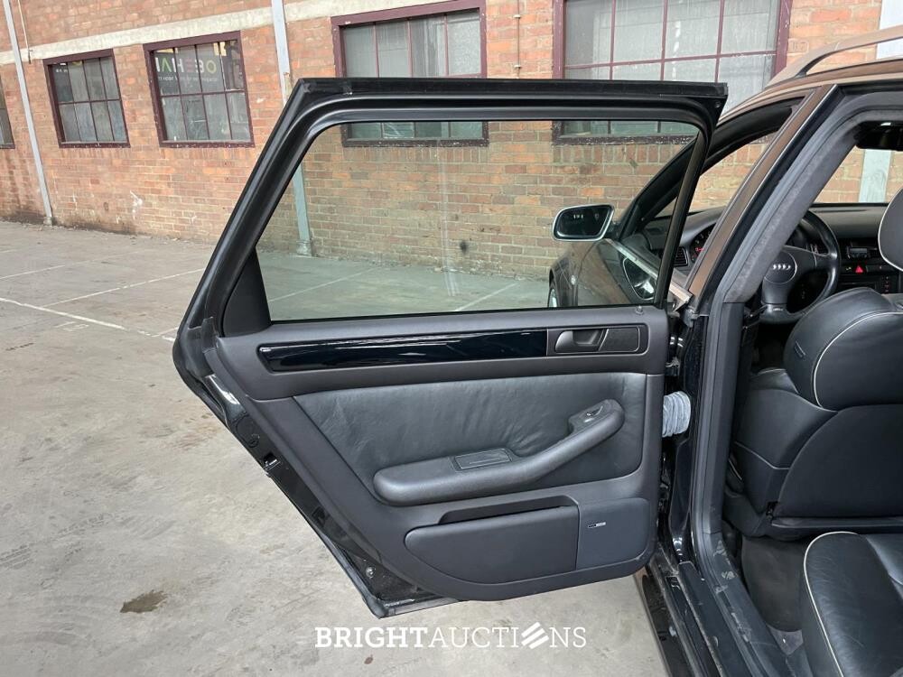 Audi RS6 Avant 4.2 V8 Quattro 450pk 2003, 20-LL-ZB Youngtimer