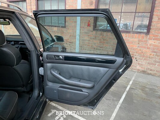 Audi RS6 Avant 4.2 V8 Quattro 450pk 2003, 20-LL-ZB Youngtimer