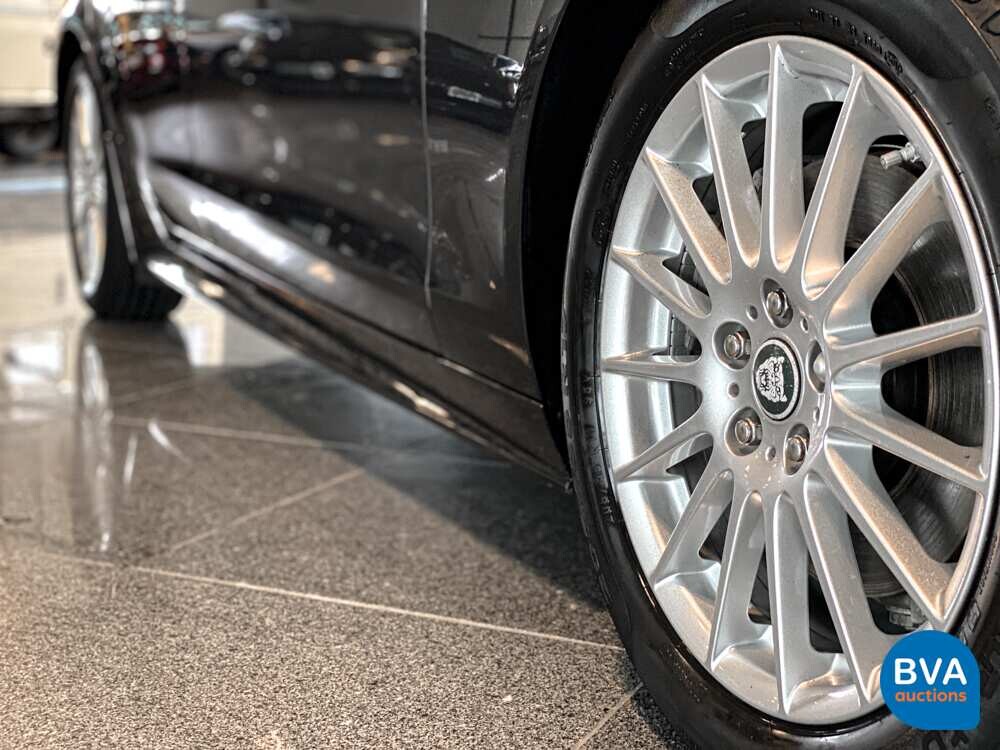 Jaguar XE2.0D R-Sport Portfolio 163pk 2018 -Org NL-, RP-369-X.