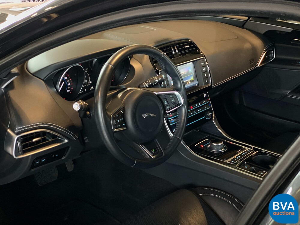 Jaguar XE2.0D R-Sport Portfolio 163pk 2018 -Org NL-, RP-369-X.